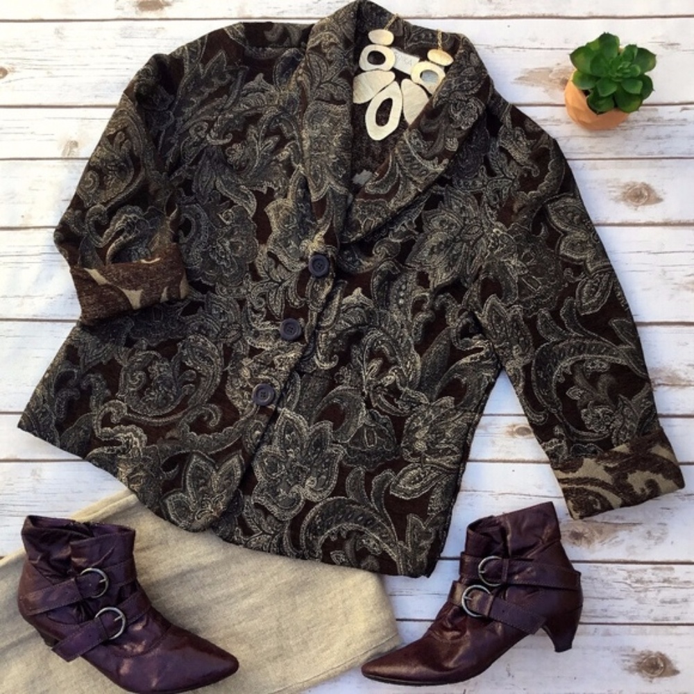 Erika Textured Paisley Tapestry Print Short Jacket